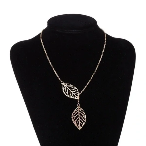 ⭐️HP⭐️Double Leaf Delicate Necklace Gold - Picture 3 of 5